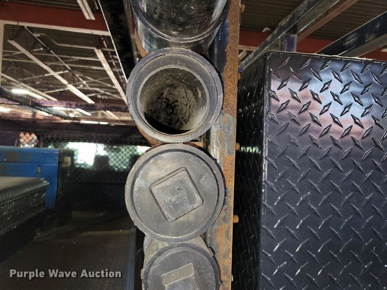 image for item DX7414 2017 Ford F350 Super Duty flatbed pickup truck