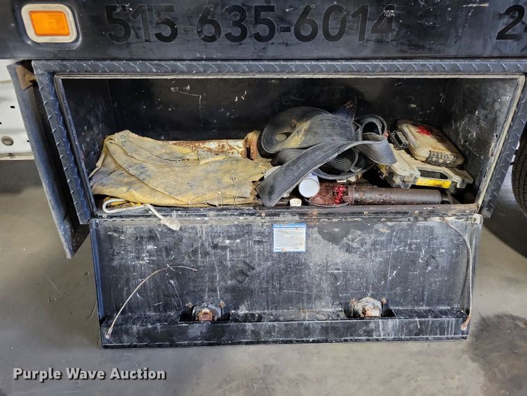 image for item DX7414 2017 Ford F350 Super Duty flatbed pickup truck