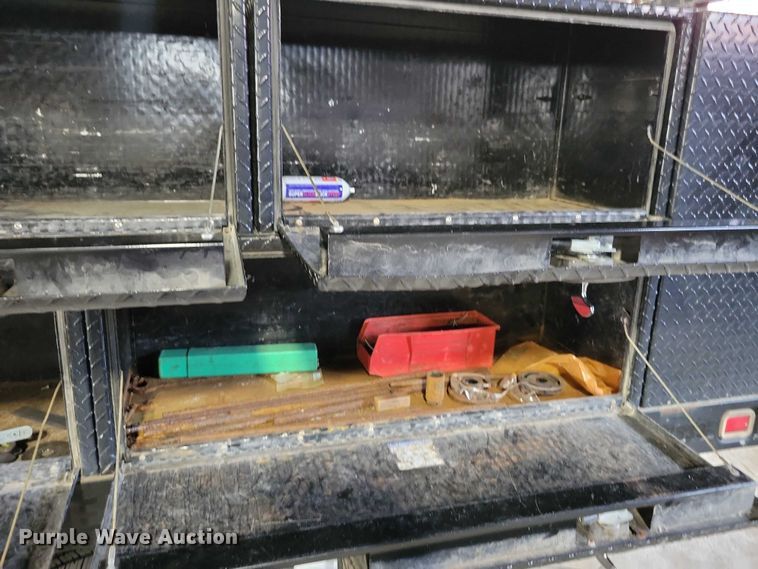 image for item DX7414 2017 Ford F350 Super Duty flatbed pickup truck