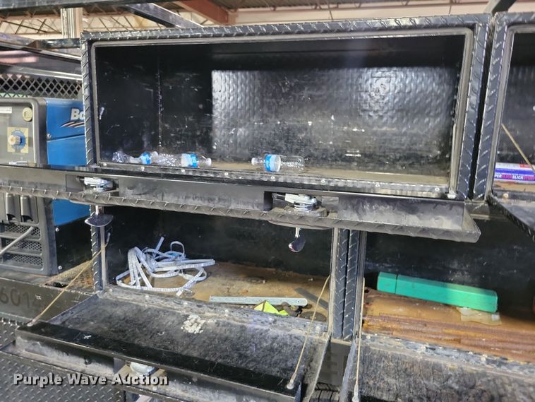 image for item DX7414 2017 Ford F350 Super Duty flatbed pickup truck