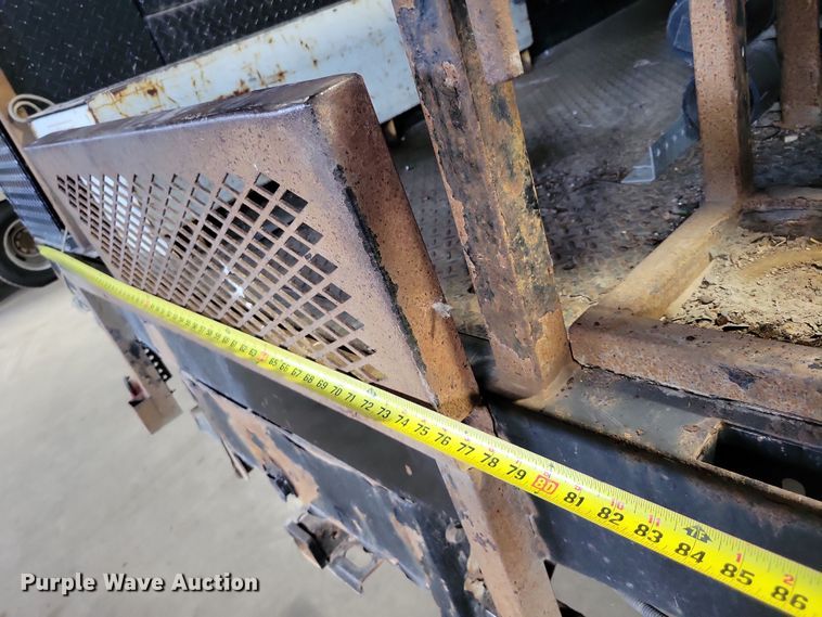 image for item DX7414 2017 Ford F350 Super Duty flatbed pickup truck