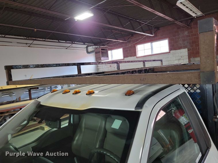 image for item DX7414 2017 Ford F350 Super Duty flatbed pickup truck