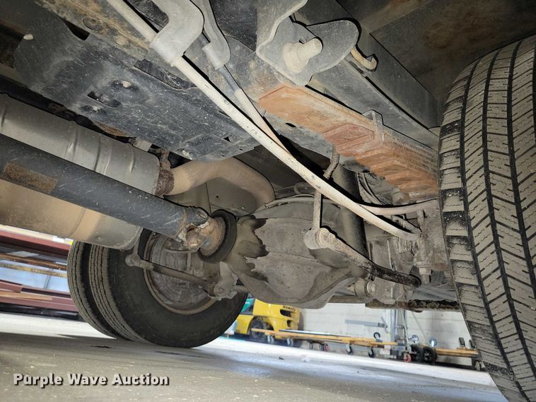 image for item DX7414 2017 Ford F350 Super Duty flatbed pickup truck