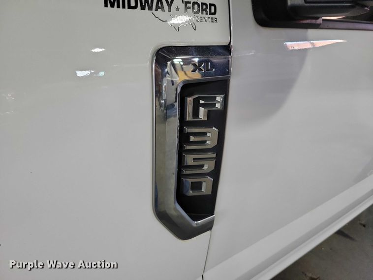 image for item DX7414 2017 Ford F350 Super Duty flatbed pickup truck