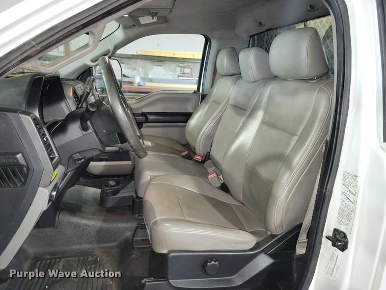 image for item DX7414 2017 Ford F350 Super Duty flatbed pickup truck