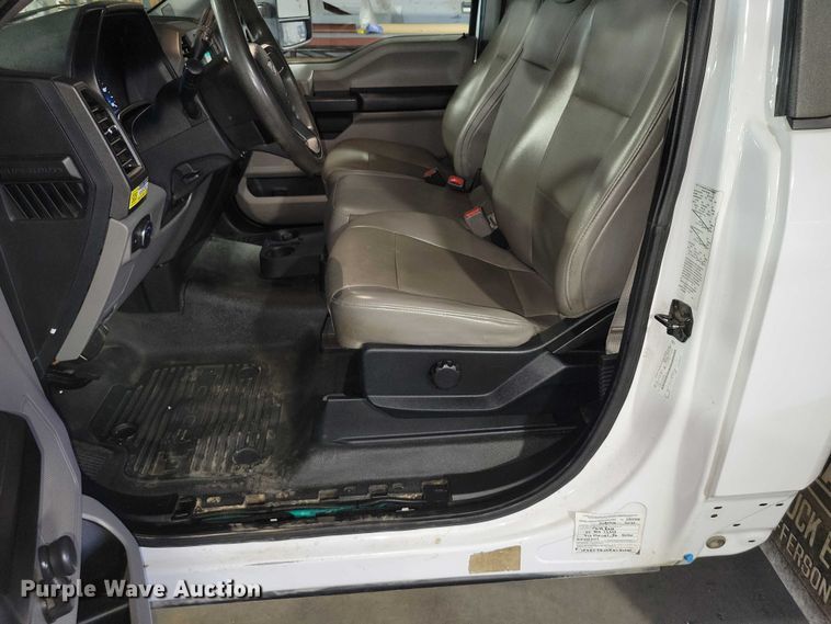 image for item DX7414 2017 Ford F350 Super Duty flatbed pickup truck