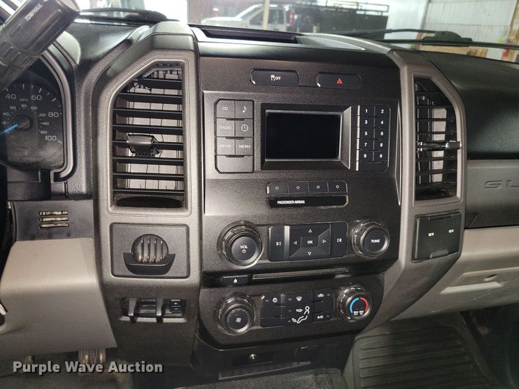 image for item DX7414 2017 Ford F350 Super Duty flatbed pickup truck