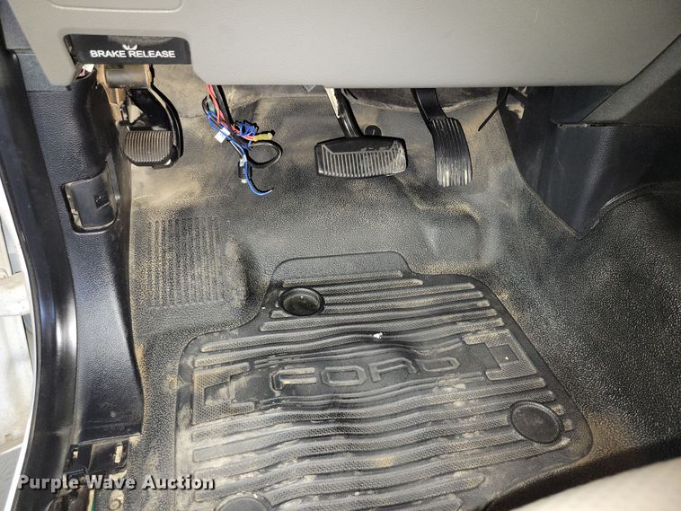 image for item DX7414 2017 Ford F350 Super Duty flatbed pickup truck