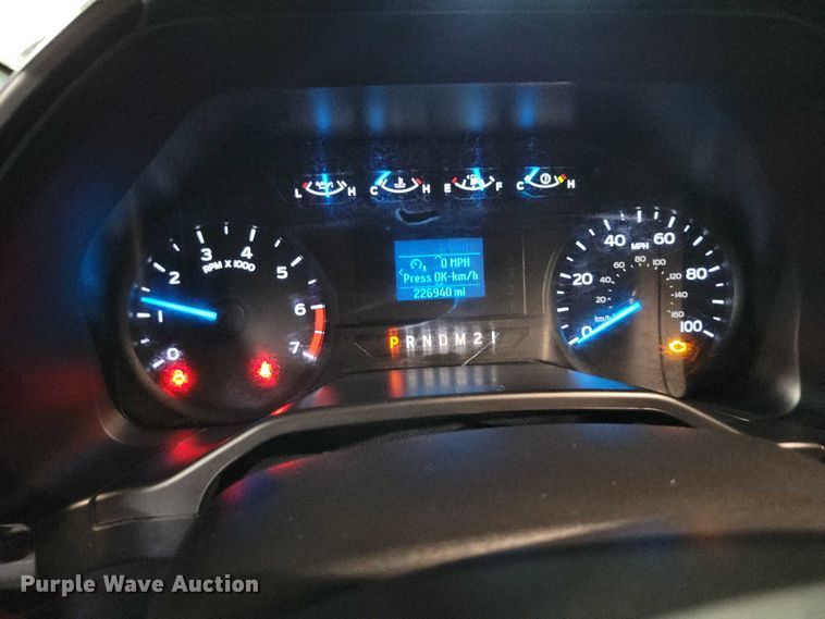 image for item DX7414 2017 Ford F350 Super Duty flatbed pickup truck