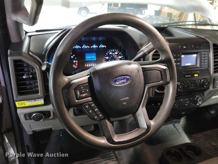 image for item DX7414 2017 Ford F350 Super Duty flatbed pickup truck