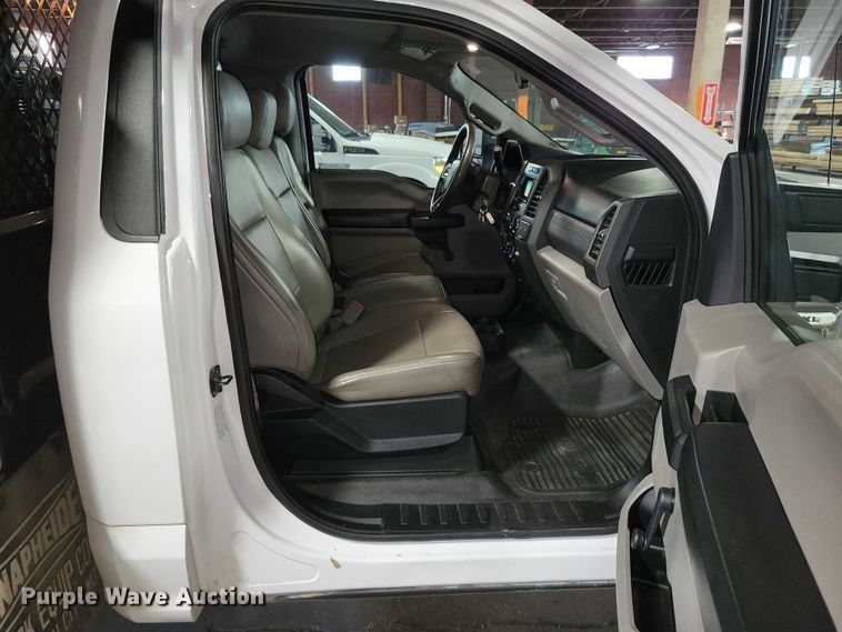 image for item DX7414 2017 Ford F350 Super Duty flatbed pickup truck