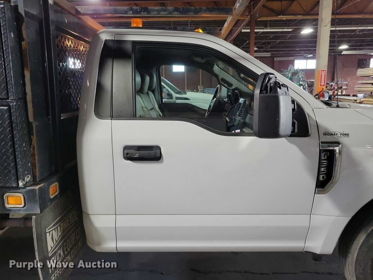 image for item DX7414 2017 Ford F350 Super Duty flatbed pickup truck