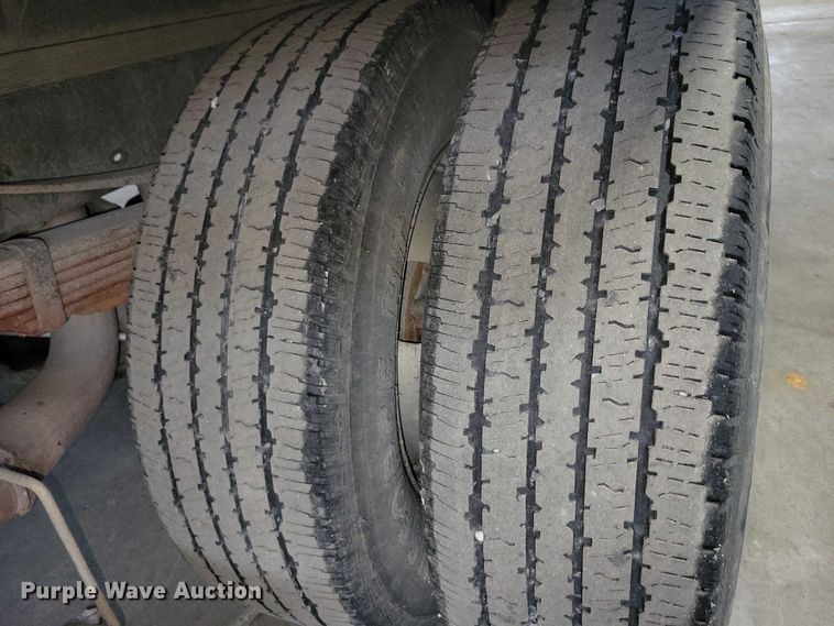 image for item DX7414 2017 Ford F350 Super Duty flatbed pickup truck