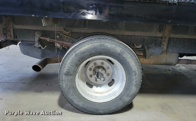 image for item DX7414 2017 Ford F350 Super Duty flatbed pickup truck