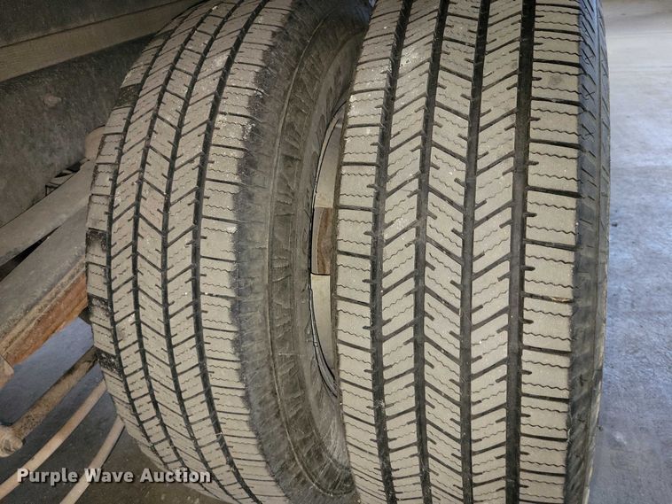 image for item DX7414 2017 Ford F350 Super Duty flatbed pickup truck