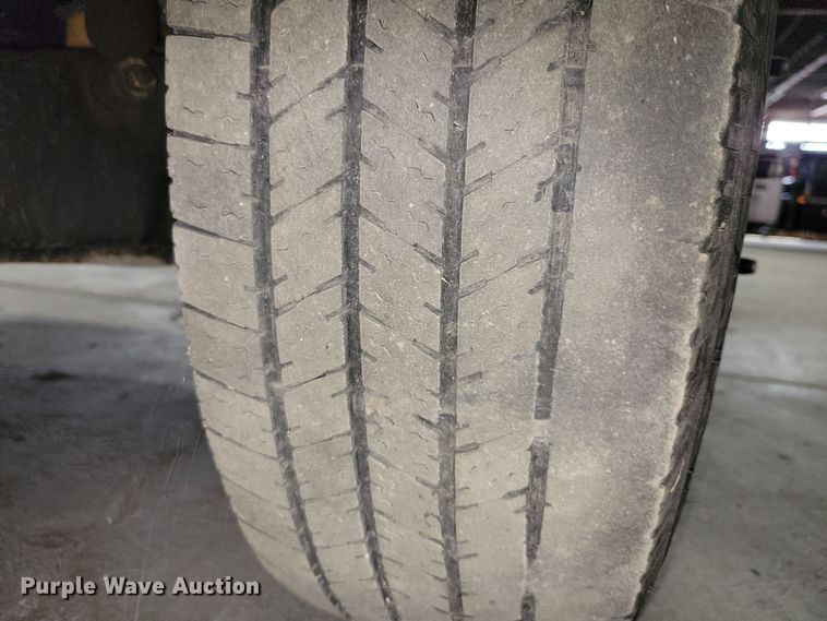 image for item DX7414 2017 Ford F350 Super Duty flatbed pickup truck