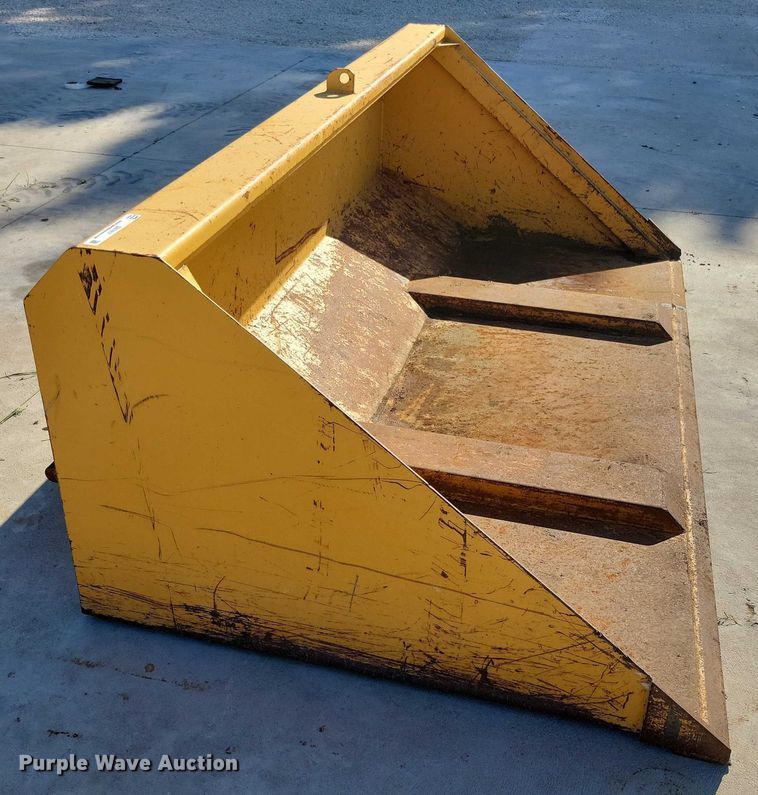 image for item DX7417 Telehandler bucket