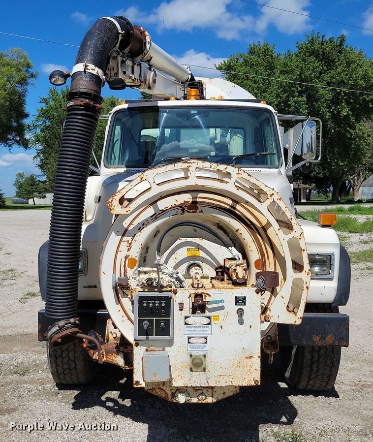 image for item DX7420 1996 Ford L8000 sewer jetter truck