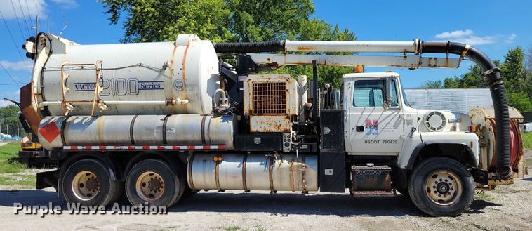 image for item DX7420 1996 Ford L8000 sewer jetter truck