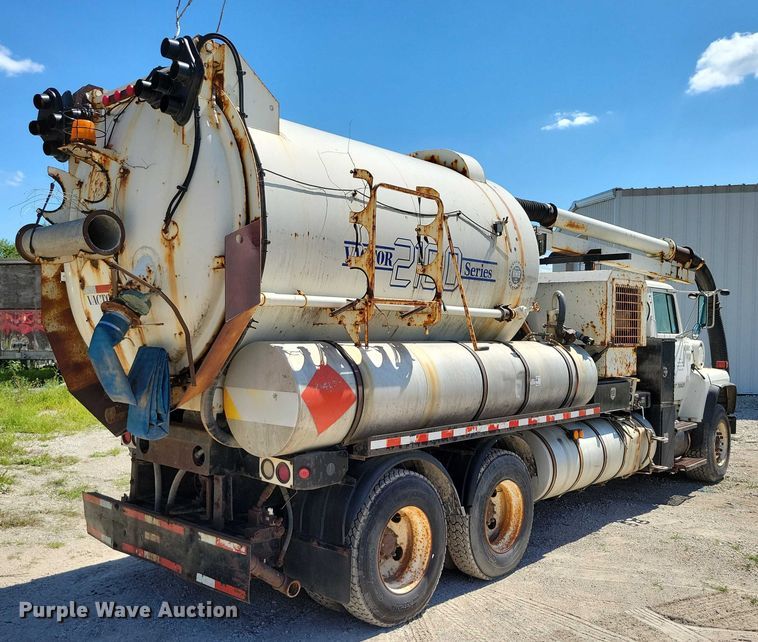 image for item DX7420 1996 Ford L8000 sewer jetter truck