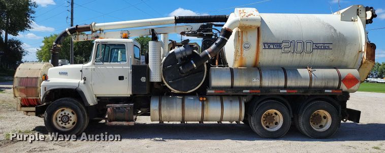 image for item DX7420 1996 Ford L8000 sewer jetter truck