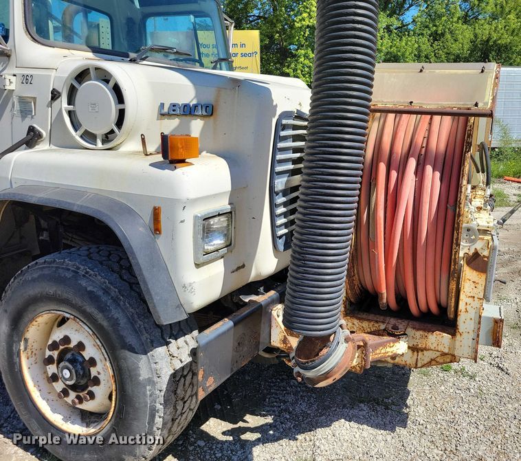 image for item DX7420 1996 Ford L8000 sewer jetter truck