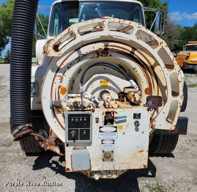 image for item DX7420 1996 Ford L8000 sewer jetter truck