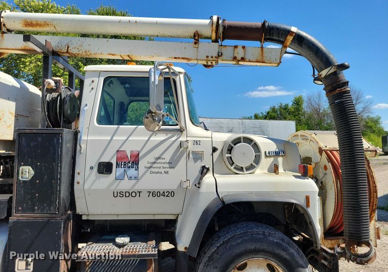 image for item DX7420 1996 Ford L8000 sewer jetter truck