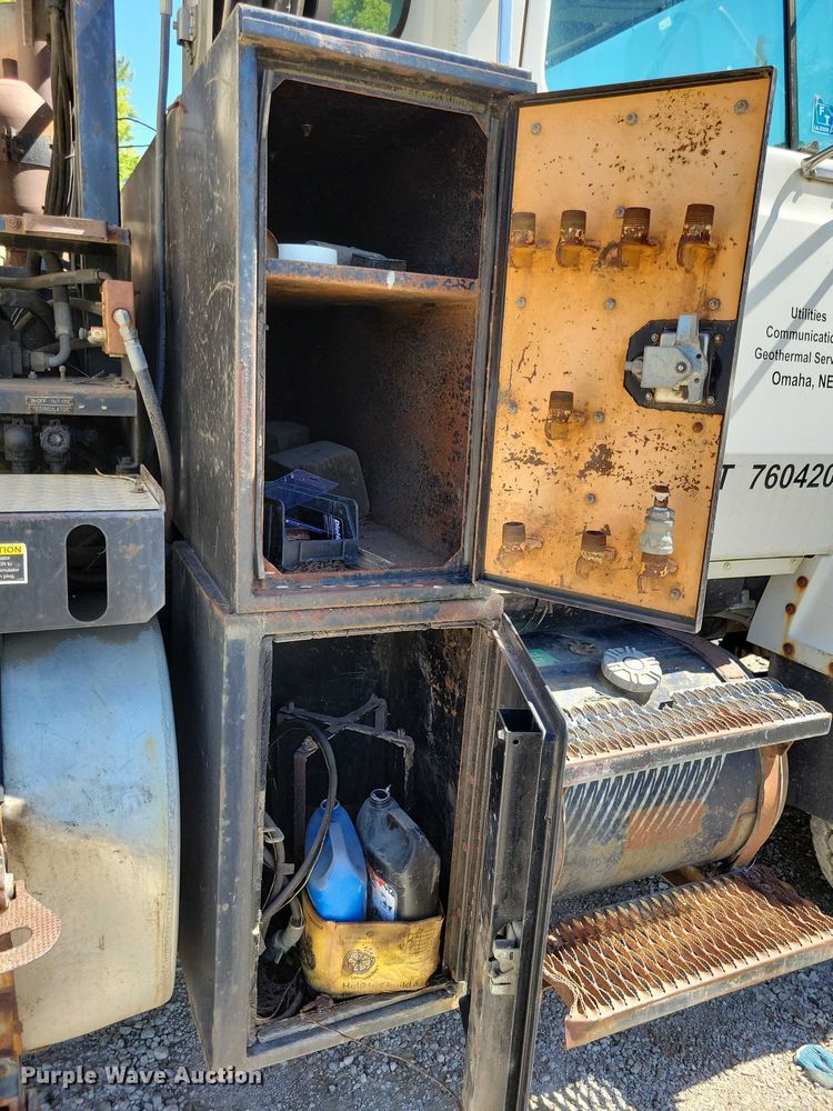 image for item DX7420 1996 Ford L8000 sewer jetter truck