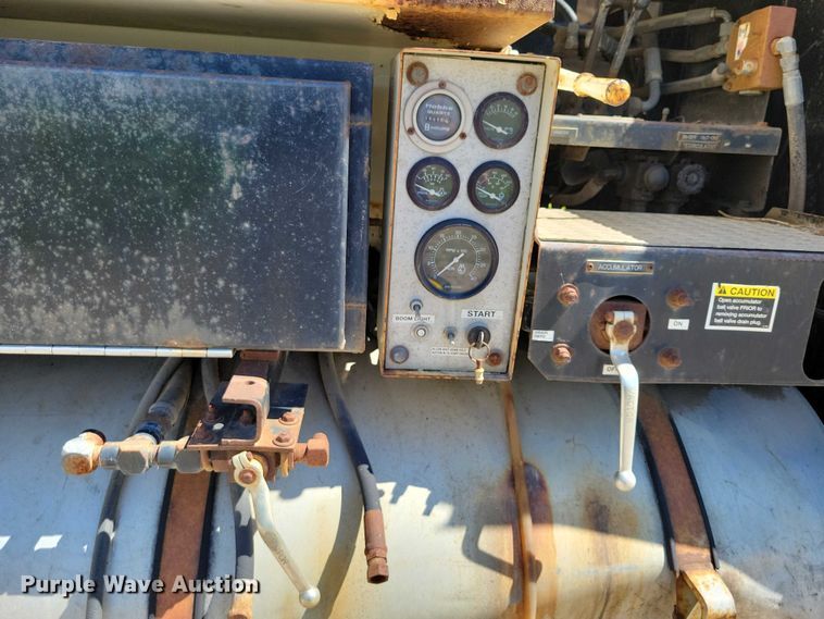 image for item DX7420 1996 Ford L8000 sewer jetter truck