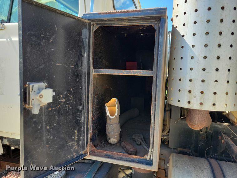 image for item DX7420 1996 Ford L8000 sewer jetter truck