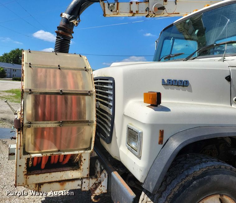 image for item DX7420 1996 Ford L8000 sewer jetter truck