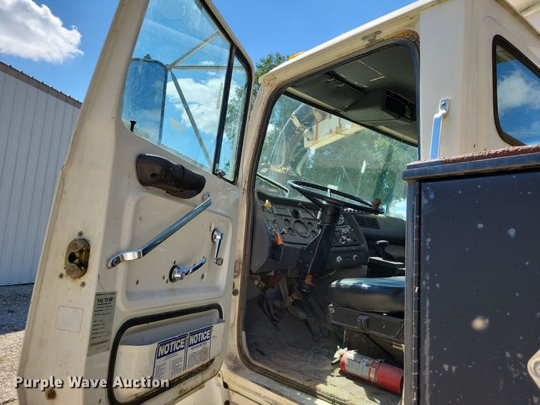 image for item DX7420 1996 Ford L8000 sewer jetter truck