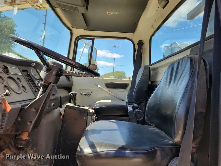 image for item DX7420 1996 Ford L8000 sewer jetter truck