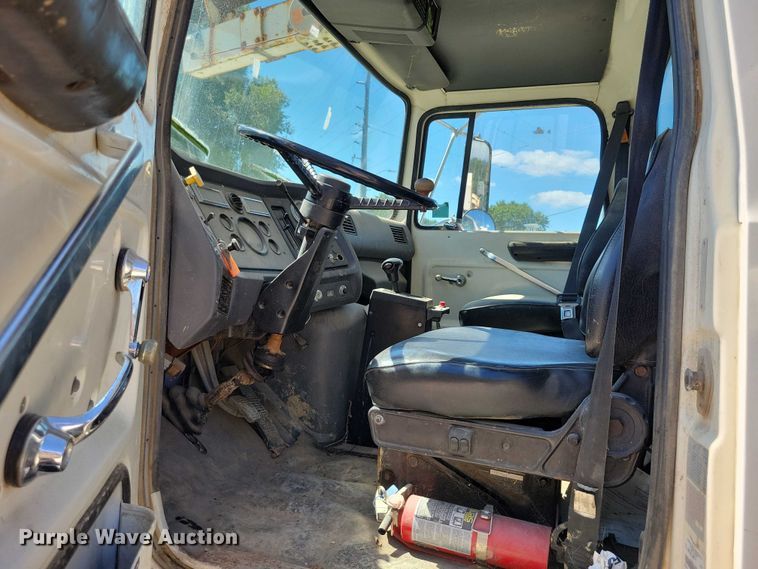 image for item DX7420 1996 Ford L8000 sewer jetter truck