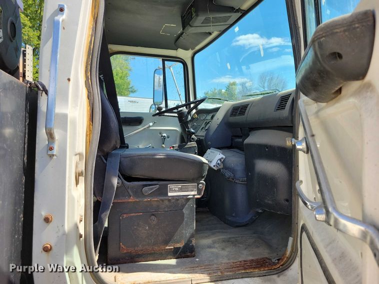 image for item DX7420 1996 Ford L8000 sewer jetter truck