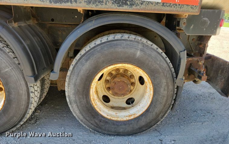 image for item DX7420 1996 Ford L8000 sewer jetter truck