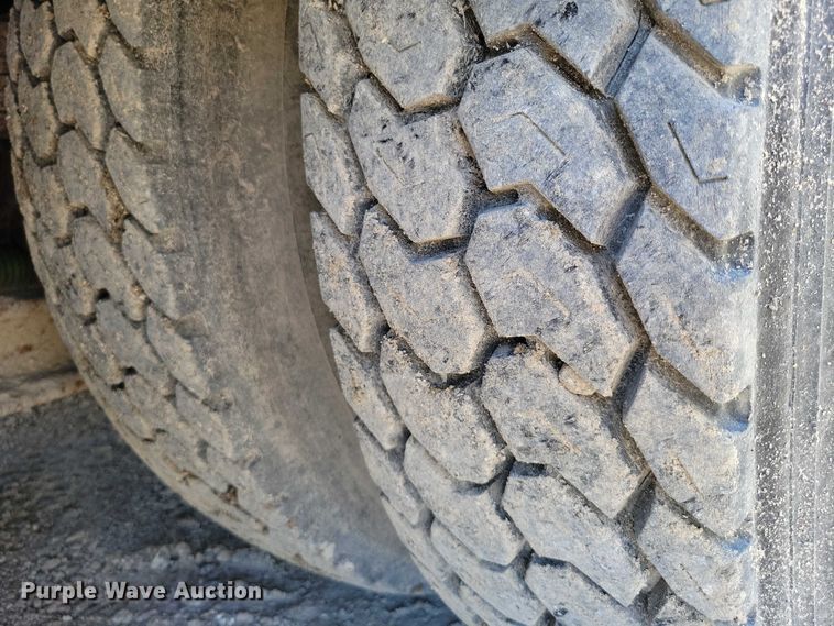 image for item DX7420 1996 Ford L8000 sewer jetter truck