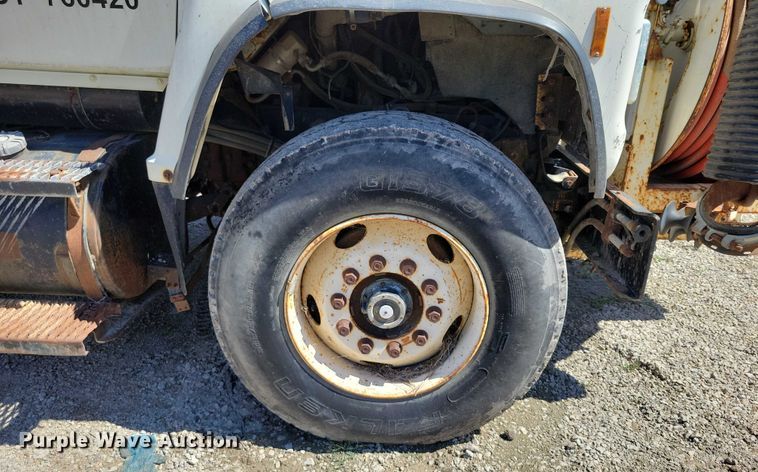 image for item DX7420 1996 Ford L8000 sewer jetter truck