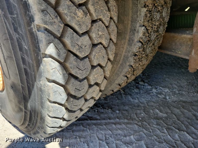 image for item DX7420 1996 Ford L8000 sewer jetter truck