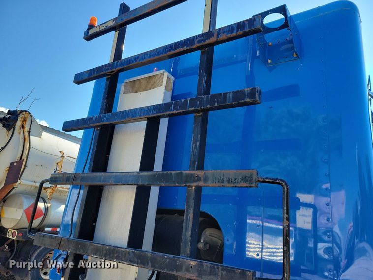 image for item DX7421 2007 Freightliner Argosy flatbed truck