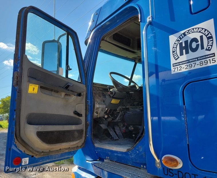 image for item DX7421 2007 Freightliner Argosy flatbed truck