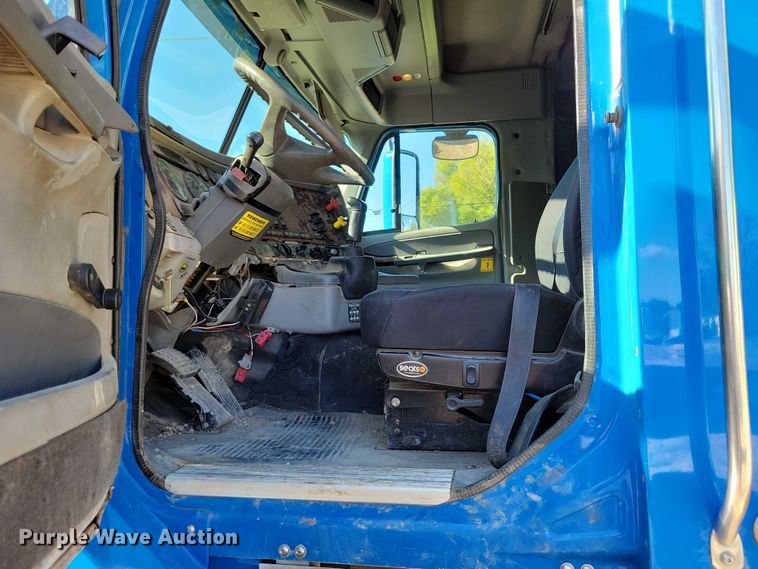 image for item DX7421 2007 Freightliner Argosy flatbed truck