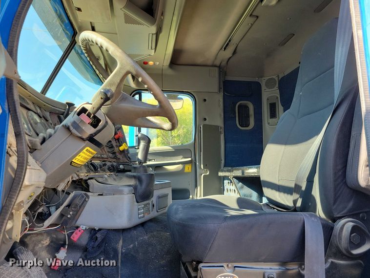 image for item DX7421 2007 Freightliner Argosy flatbed truck