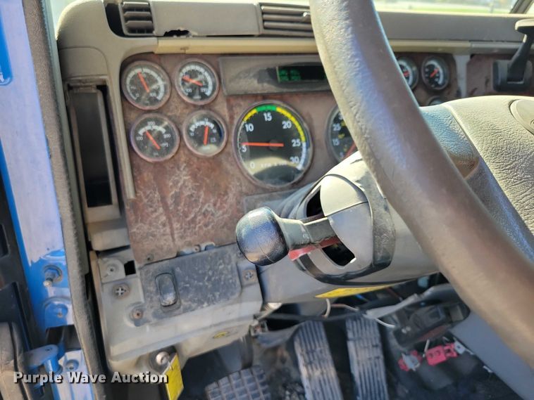 image for item DX7421 2007 Freightliner Argosy flatbed truck