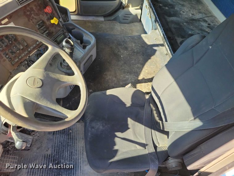 image for item DX7421 2007 Freightliner Argosy flatbed truck