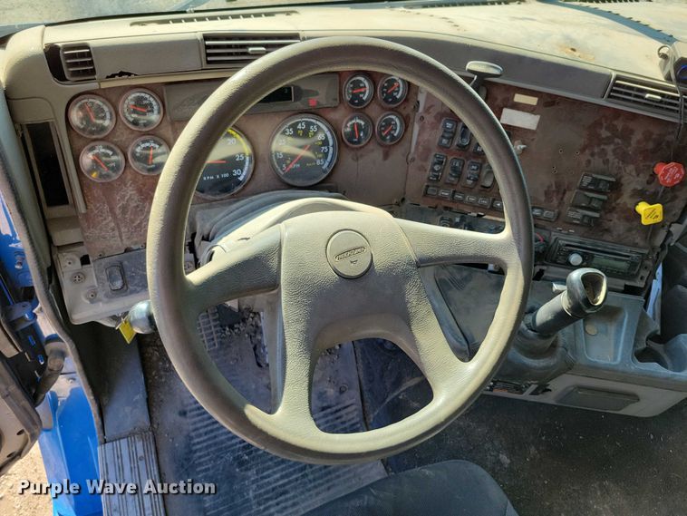 image for item DX7421 2007 Freightliner Argosy flatbed truck