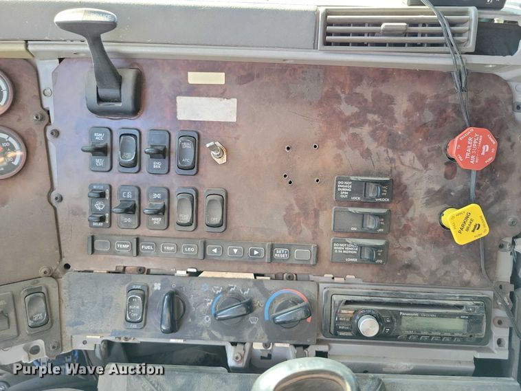 image for item DX7421 2007 Freightliner Argosy flatbed truck