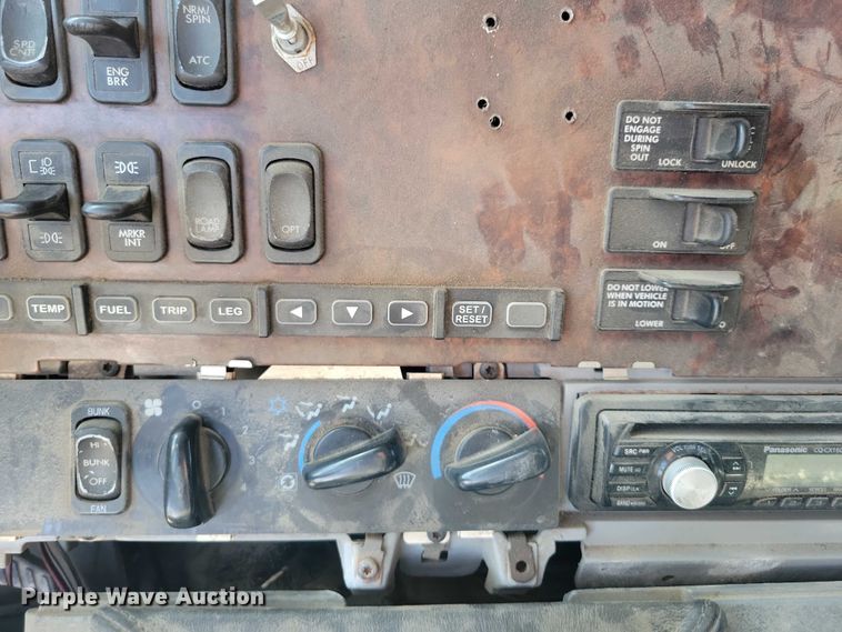 image for item DX7421 2007 Freightliner Argosy flatbed truck