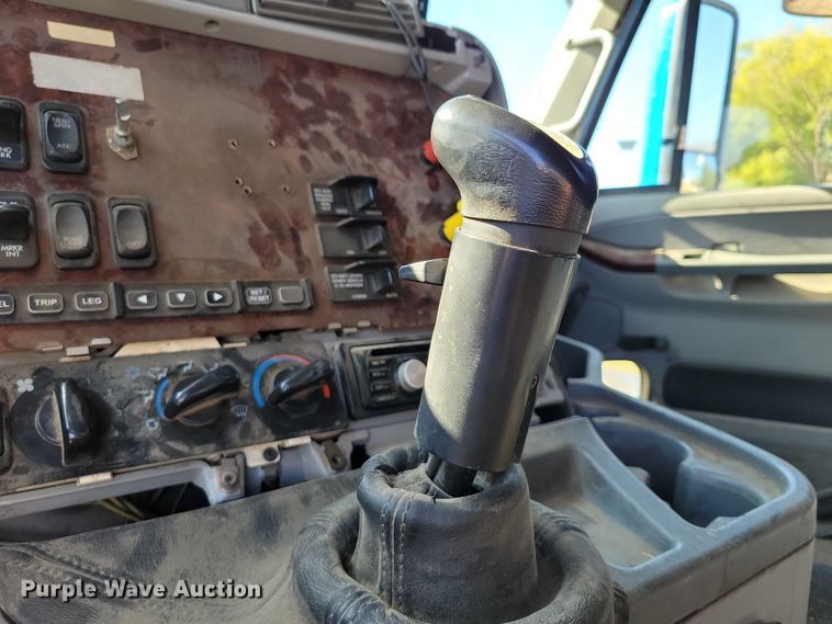 image for item DX7421 2007 Freightliner Argosy flatbed truck